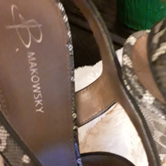 Pumps - Picture 3 of 7